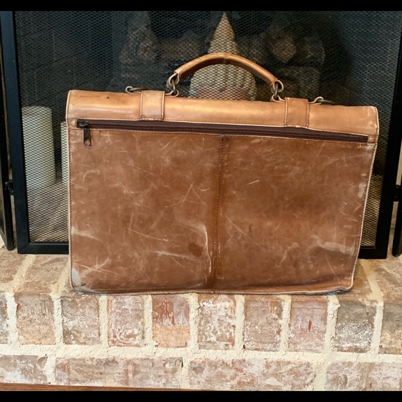 Volare Tan Leather Unisex Messenger Bag - Picture 2 of 15
